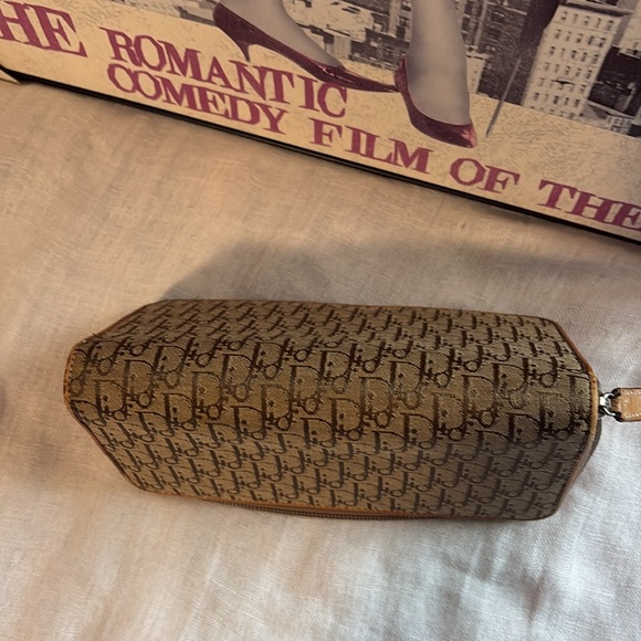 Dior Tan Wallet with Iconic Monogram Design - Picture 16 of 16